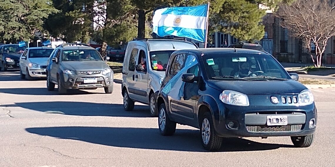 Vecinos de Tornquist se sumaron al bocinazo contra el Gobierno Nacional (Videos y Fotos)