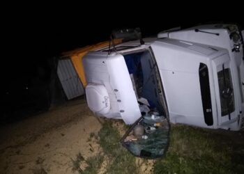 Volcó un camión en la banquina del KM 58 de la RN 33