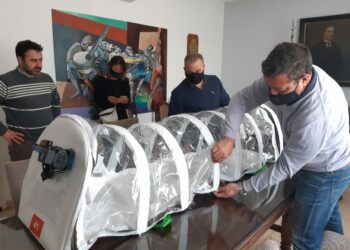 Agradecimiento a la empresa Francisco Lonas SRL. por la entrega de una capsula de traslado para enfermos de COVID19