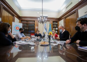 Kicillof anunció la transferencia de otros $1.500 millones a los municipios para enfrentar la pandemia