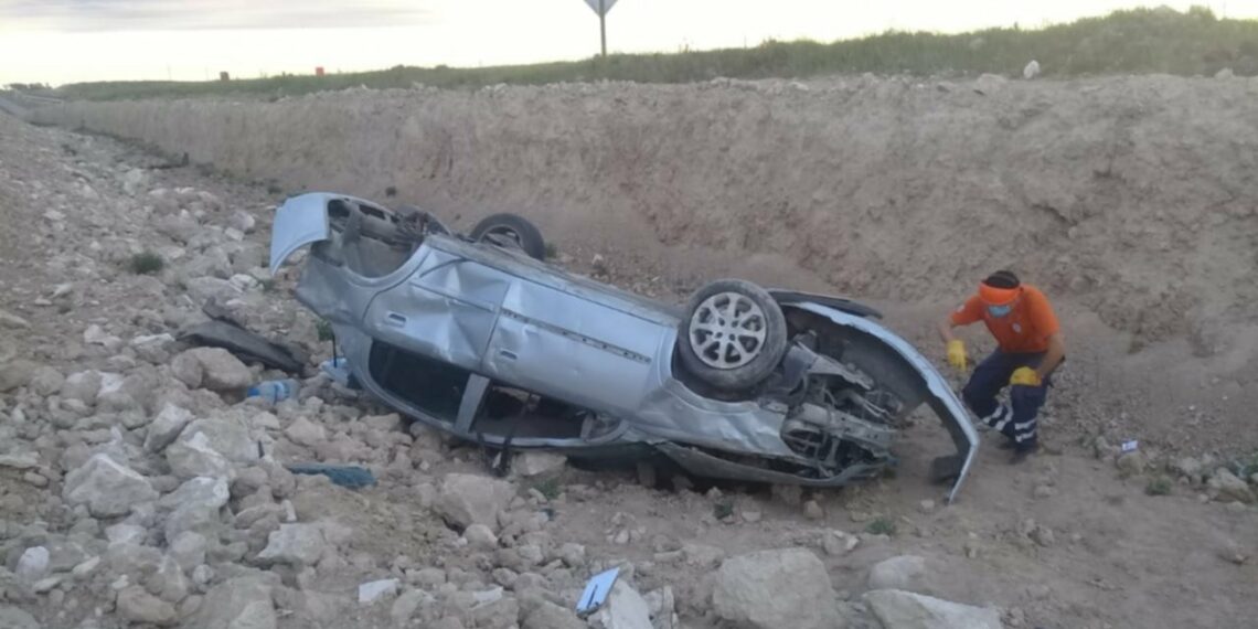 Accidente en el km. 35 de la ruta 33: dio varios tumbos y terminó en una zanja