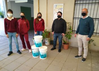 LAS MIL GRULLAS: Alumnos de 4º Año del CNSL donaron pintura para el Hospital Municipal