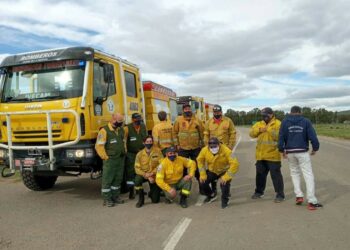 Bomberos Voluntarios de Sierra de la Ventana, Tornquist y Monte Hermoso viajaron a Cordoba por los incendios (nota, fotos y videos)