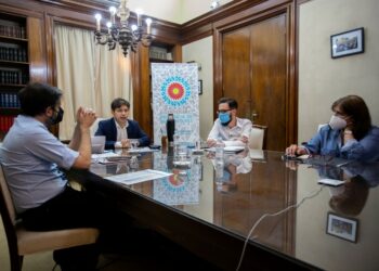 Kicillof y Simone firmaron convenios para 71 obras de infraestructura en 44 municipios bonaerenses