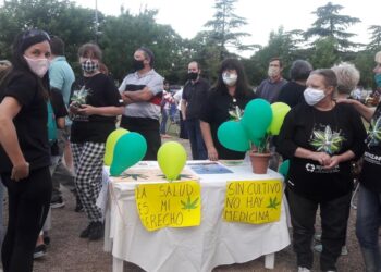 Vecinos se convocaron para manifestarse en favor de la despenalización del cultivo de cannabis para uso medicinal