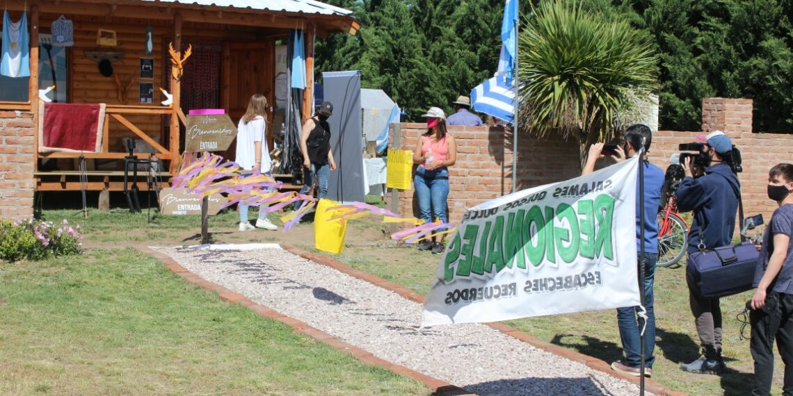 Exitoso Primer Paseo de Artesanos y Productores en Tornquist (video y fotos)