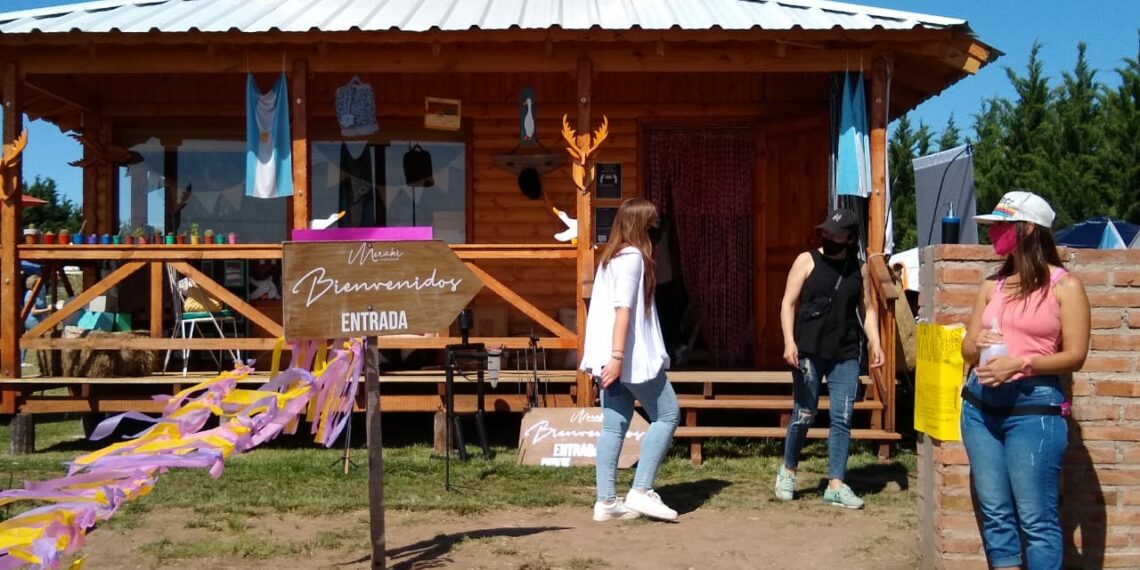 Todas las notas de CELTTV Noticias realizadas en el 1er. Paseo de Artesanos y Productores de Tornquist (videoentrevistas)