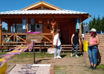 Todas las notas de CELTTV Noticias realizadas en el 1er. Paseo de Artesanos y Productores de Tornquist (videoentrevistas)