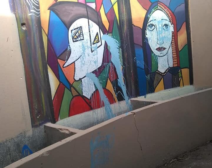 Pintadas en los murales realizados por la agrupación “Tornquist Habla de Autismo”