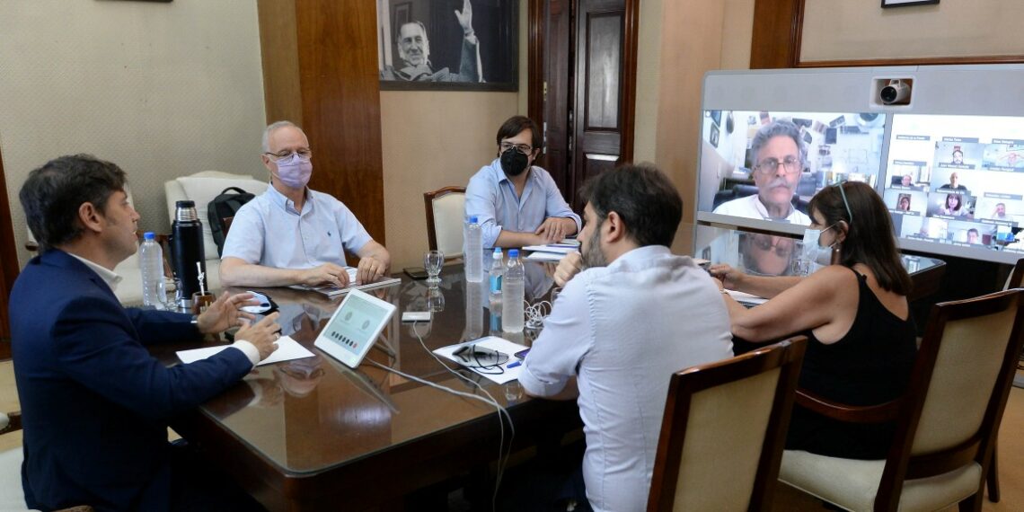 Kicillof repasó la situación epidemiológica con el Comité de Expertos e intendentes de toda la Provincia
