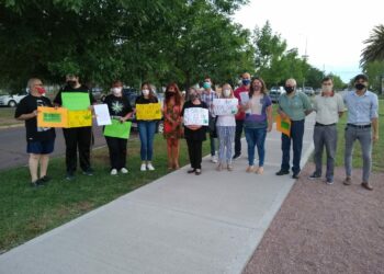 El grupo de Reprocann-Tornquist entregó un petitorio a las autoridades del HCD