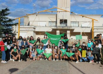 En Tornquist hubo movilización en apoyo al proyecto para legalizar el aborto (video, saludo y videoentrevista)
