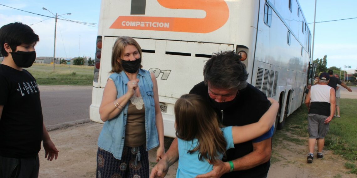 Vecinos de Tornquist recibieron al equipo de Torres Competición tras lograr el Tricampeonato en el TN