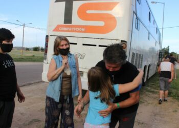 Vecinos de Tornquist recibieron al equipo de Torres Competición tras lograr el Tricampeonato en el TN