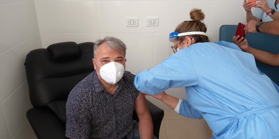 Llegaron las vacunas contra el Covid-19: Bordoni el primero en aplicársela