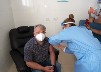 Llegaron las vacunas contra el Covid-19: Bordoni el primero en aplicársela