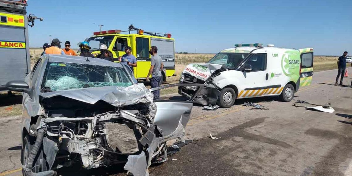Tremendo choque en la Ruta 33: una mujer fue derivada de urgencia al hospital