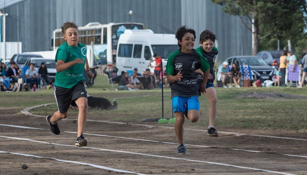 La Escuela Municipal de Atletismo cerró el año con un torneo distrital