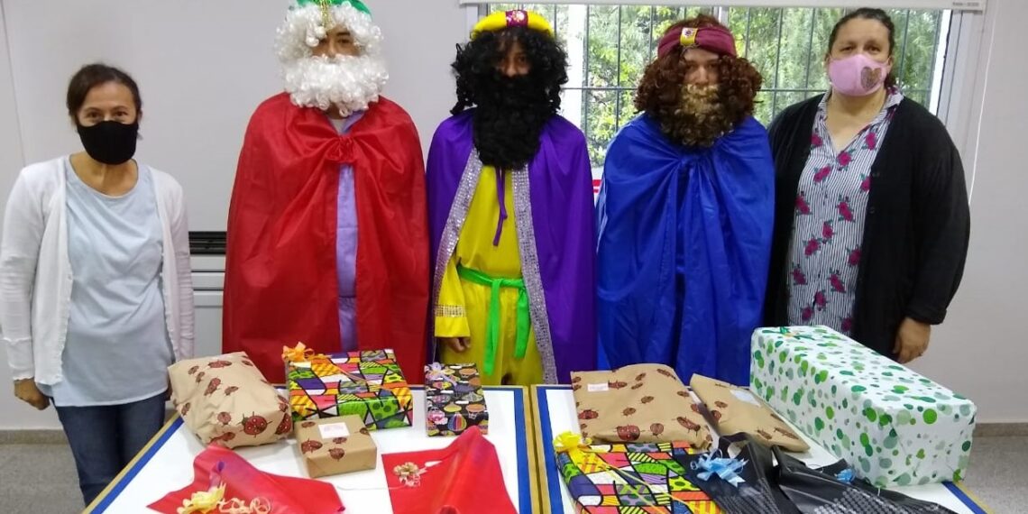 Los Reyes Magos sortearon juguetes en el SUM del Barrio Sur