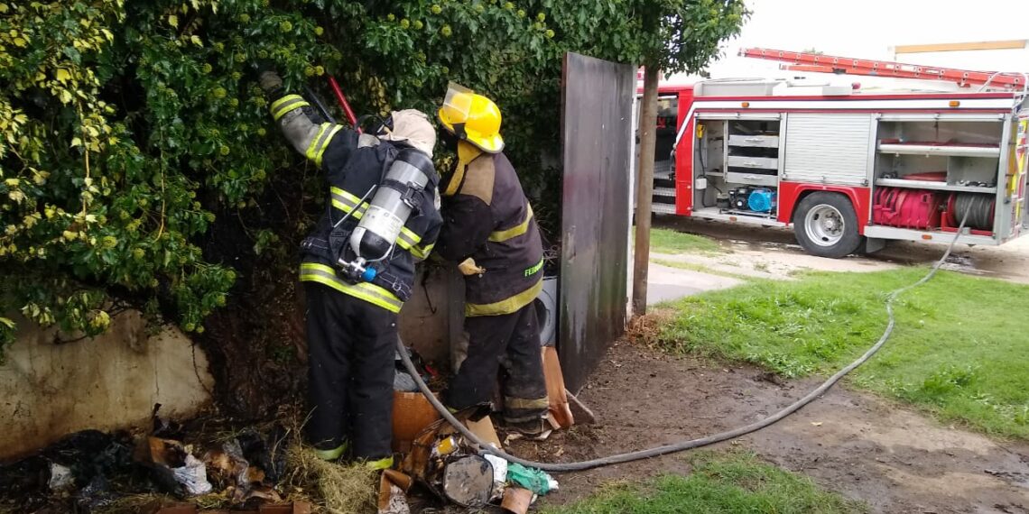 Ventura Picado e Inmigrantes: Incendio en el patio de una vivienda