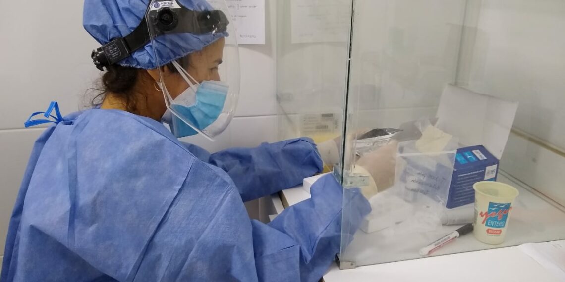 Paso a paso de cómo se realiza el diagnóstico de Covid-19 en el laboratorio del Hospital Municipal
