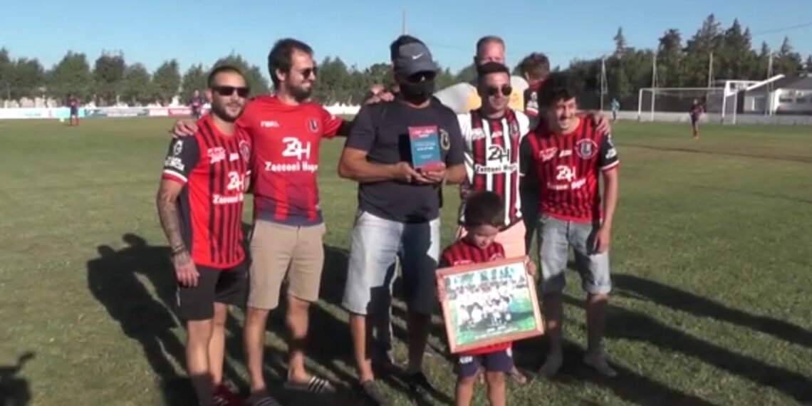 El Club Automoto le realizó un emotivo homenaje a Ariel Abalos