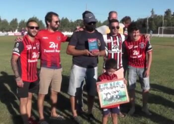 El Club Automoto le realizó un emotivo homenaje a Ariel Abalos