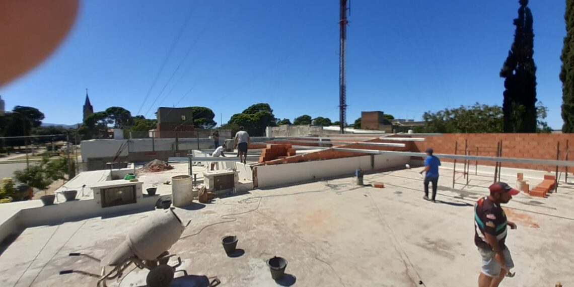 Avanzan las obras de la puesta en valor de la Biblioteca Popular “Ernesto Tornquist” (fotos y videoentrevistas)