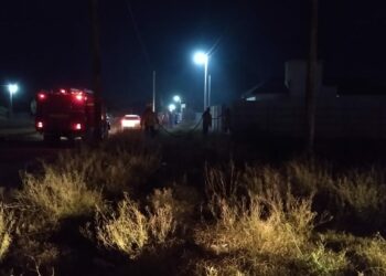 Incendio intencional de pastos en la intersección de Sarmiento y Filiberto