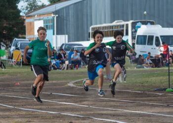Running, fútbol femenino, newcom y atletismo, las actividades en marcha de la Dirección de Deportes