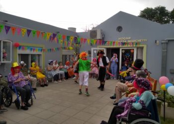 El hogar de ancianos “Adela Frizza” festejó el carnaval (fotos, videos y notas)