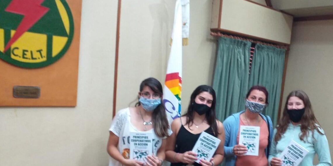 La CELT entregó libros a las cooperativas escolares de Tonquist