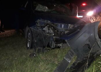 Ruta 33: Chocaron un auto y un camión: una llanta se desprendió e impactó en otro vehículo