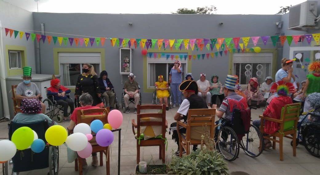 Carnaval en el Hogar Adela Frizza