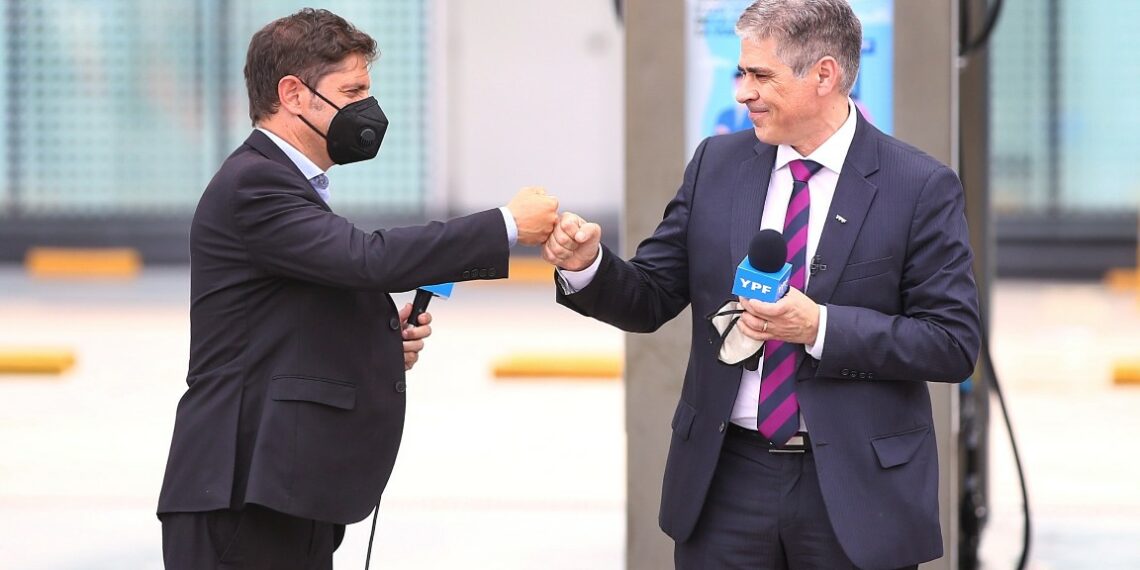 AVELLANEDA: Kicillof participó del lanzamiento de un programa de beneficios de YPF para la comunidad educativa