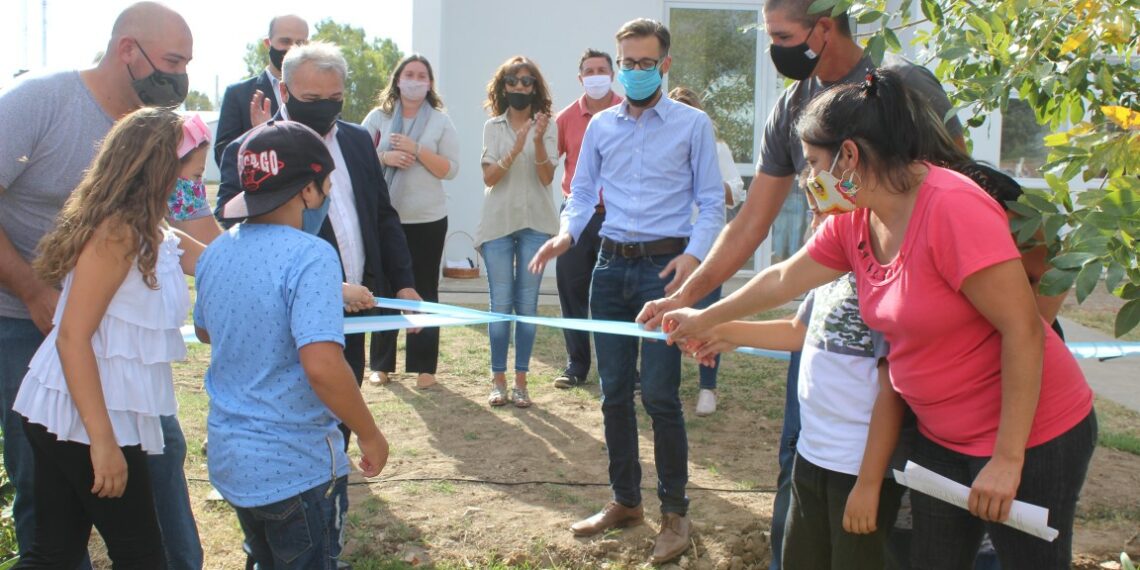 En un día histórico, Sergio Bordoni entregó 17 viviendas en Chasicó (fotos y agrega videos y notas)