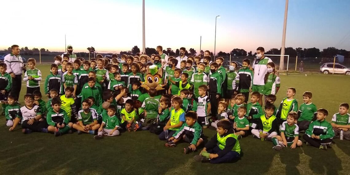 El Lobo “Carú” es la nueva mascota de “Semillero Verde”