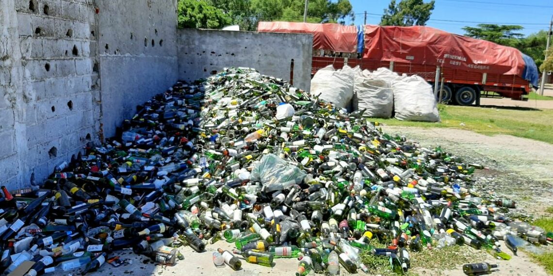 Fue entregado un cargamento de 2400 kilos de vidrio recuperado