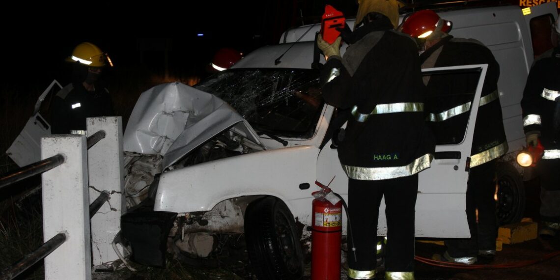 Un herido de consideración en un accidente registrado ésta madrugada en la RP 76 (fotos y video)