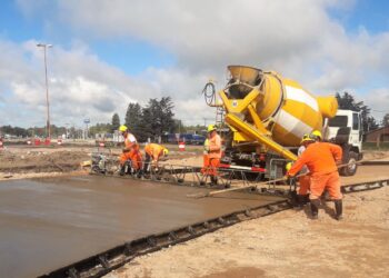 AVANZA LA RECONSTRUCCIÓN DE LOSAS EN LA ROTONDA DE RN 33 Y RP 67