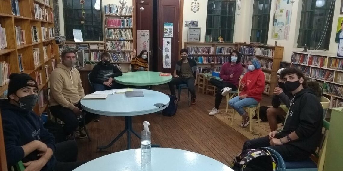 Más de 50 talleres municipales se desarrollan en todo el distrito