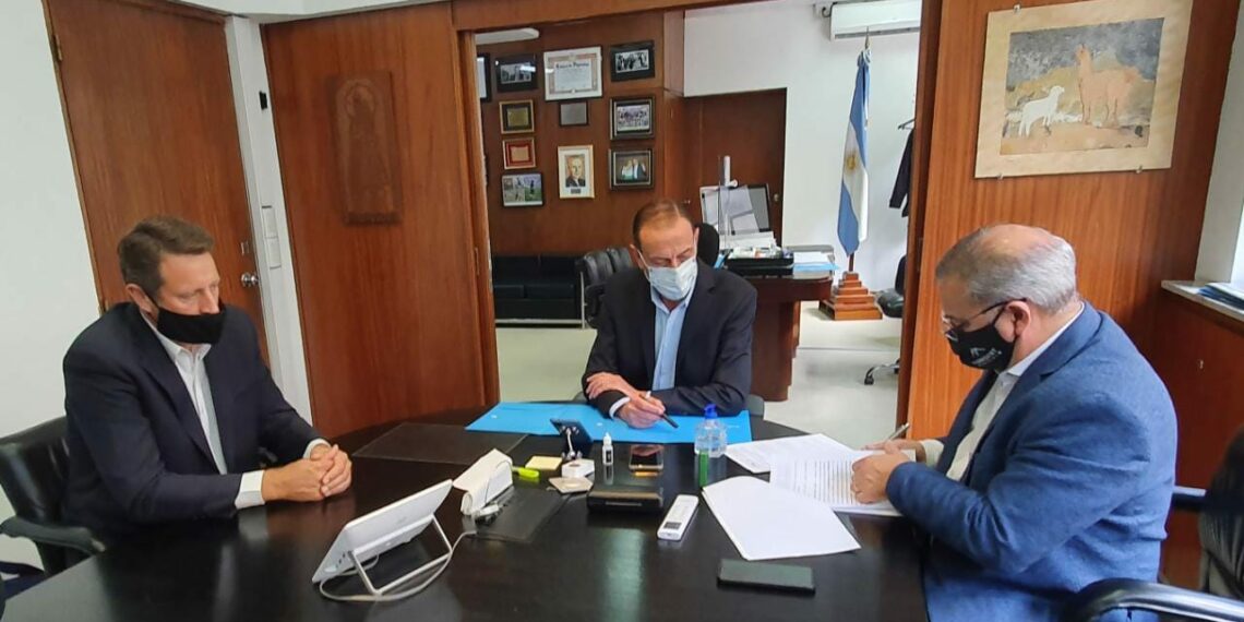 Bordoni firmó convenio para concretar una histórica obra de pavimentación en Chasicó