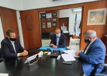 Bordoni firmó convenio para concretar una histórica obra de pavimentación en Chasicó