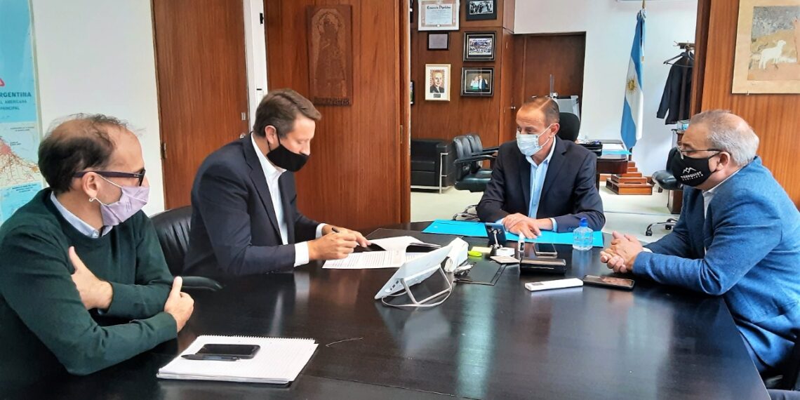 FIRMA DE CONVENIO PARA REPAVIMENTAR EL ACCESO A CHASICÓ