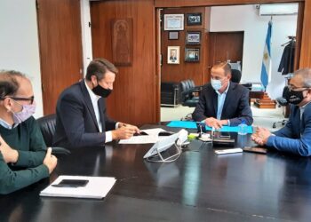 FIRMA DE CONVENIO PARA REPAVIMENTAR EL ACCESO A CHASICÓ