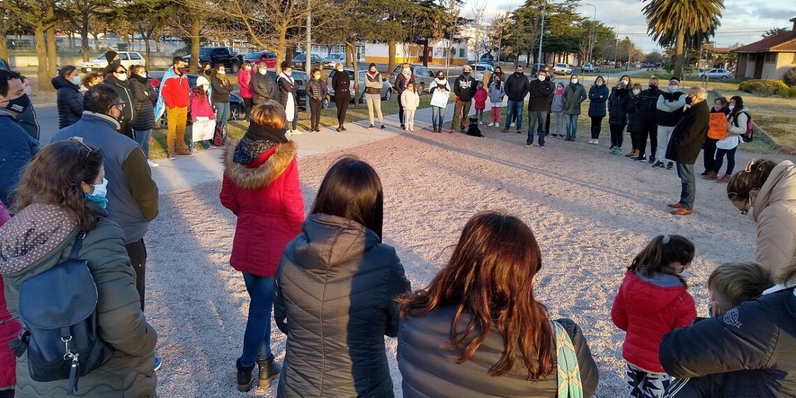 Vecinos autoconvocados solicitaron el regreso de las clases presenciales