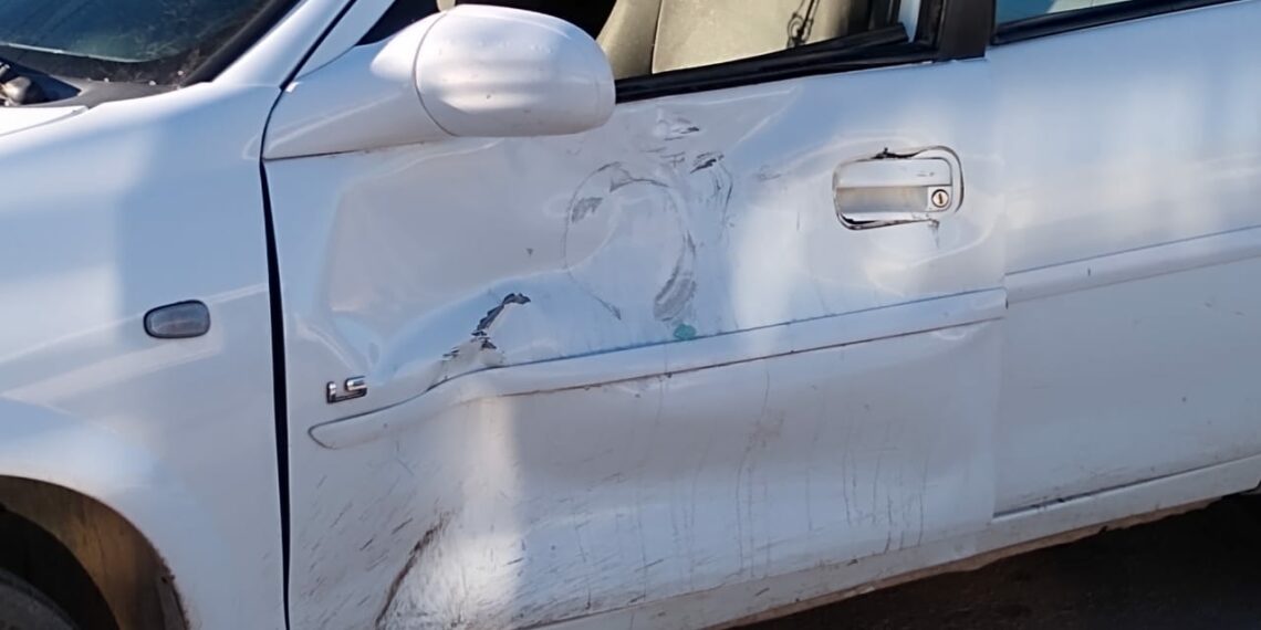 Un hombre resultó herido tras el choque entre un auto y una moto