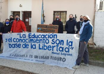 Entregaron petitorio con 510 firmas a las autoridades educativas del distrito