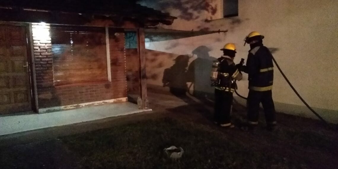Los Bomberos controlaron un principio de incendio en una vivienda