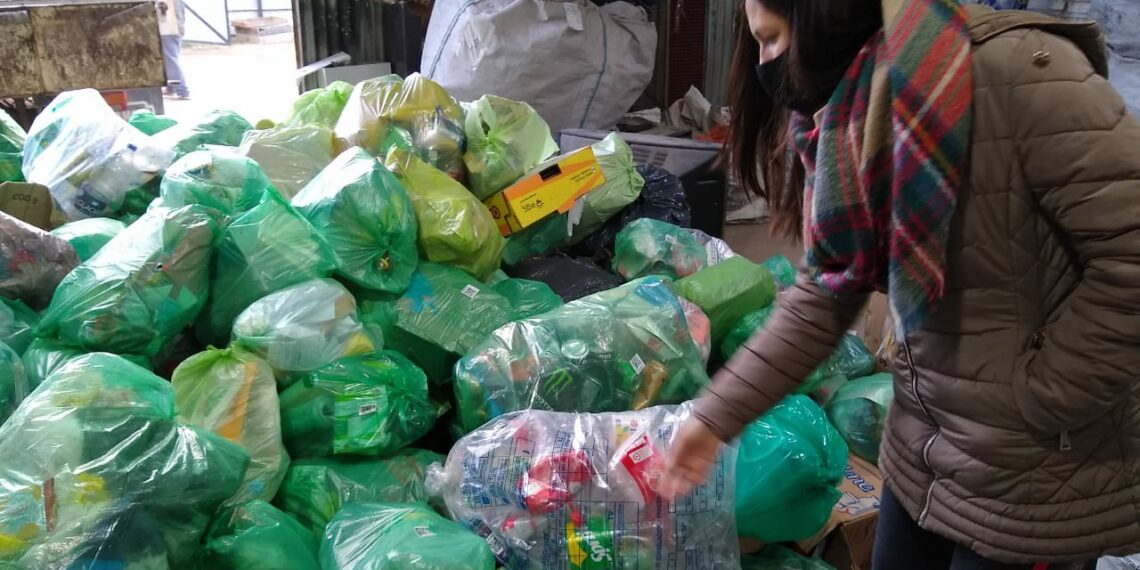 Más vecinos de Tornquist se suman a separar residuos en las bolsas verdes